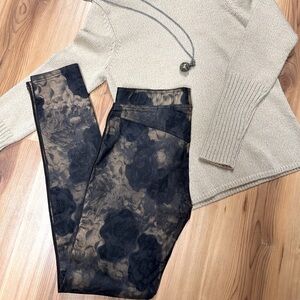 NWOT Double D Ranch Floral Leggings